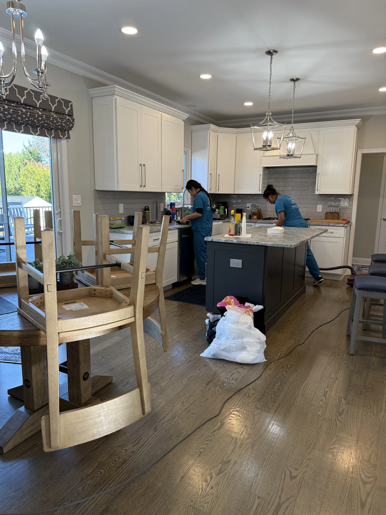 Professional cleaner from Max Glow LLC